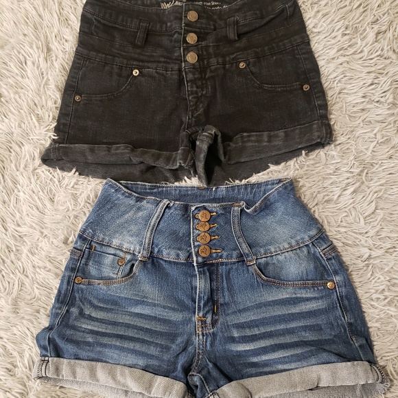 SHORTS | Bundle Of 2 Highwaisted Shorts! - Picture 2 of 8